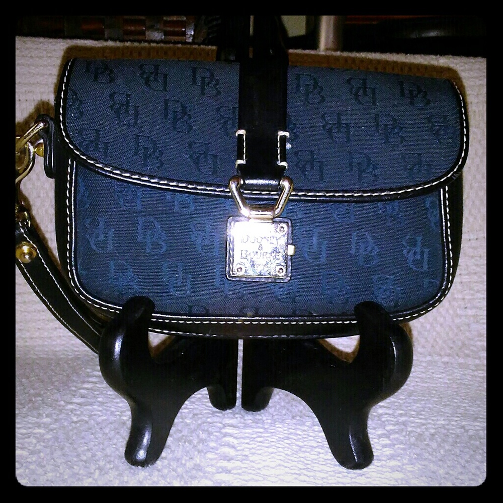 Dooney&Bourke black wristlet
